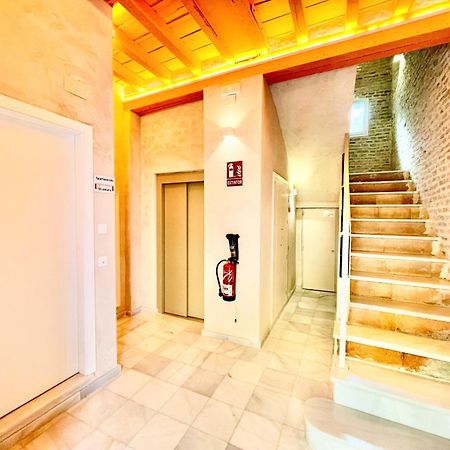 Ferienwohnung Click Triana - Patio Privado Sevilla Exterior foto